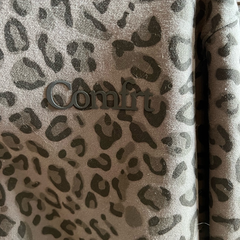 Comfrt Gray Leopard Print Hoodie - Picture 4 of 4